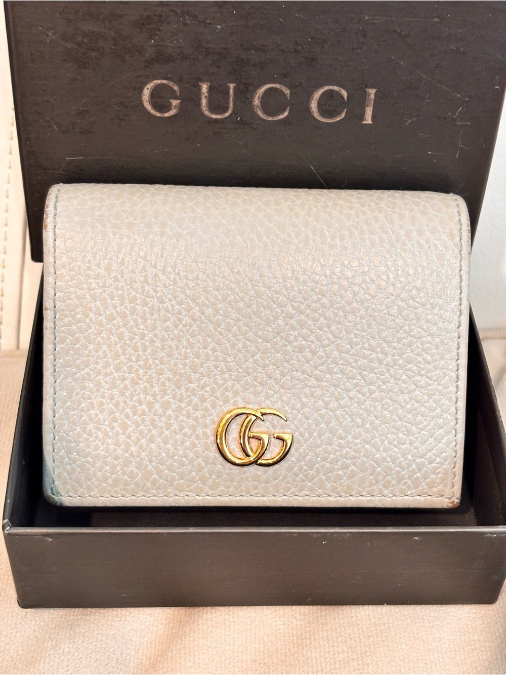 GUCCI GG Marmont Light Gray Pebbled Leather Compact Wallet W/ Box - Picture 2 of 16